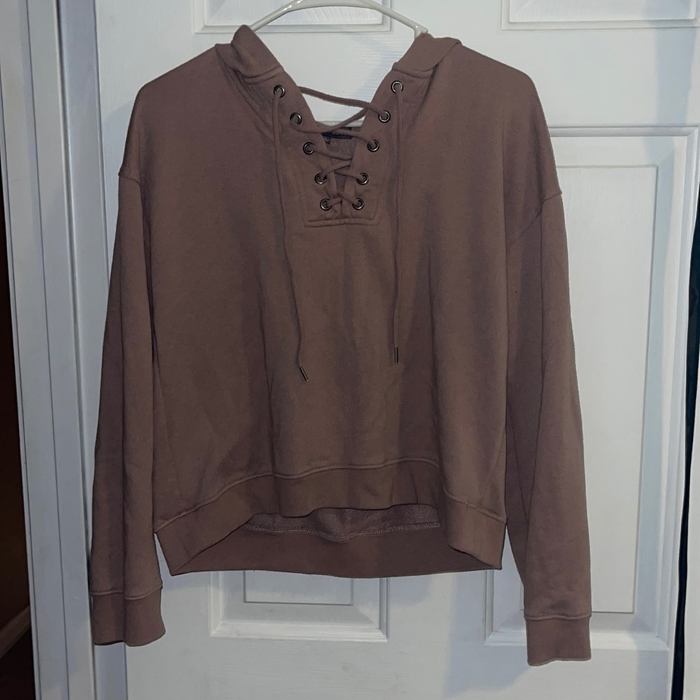 Cropped hoodie with lace up front